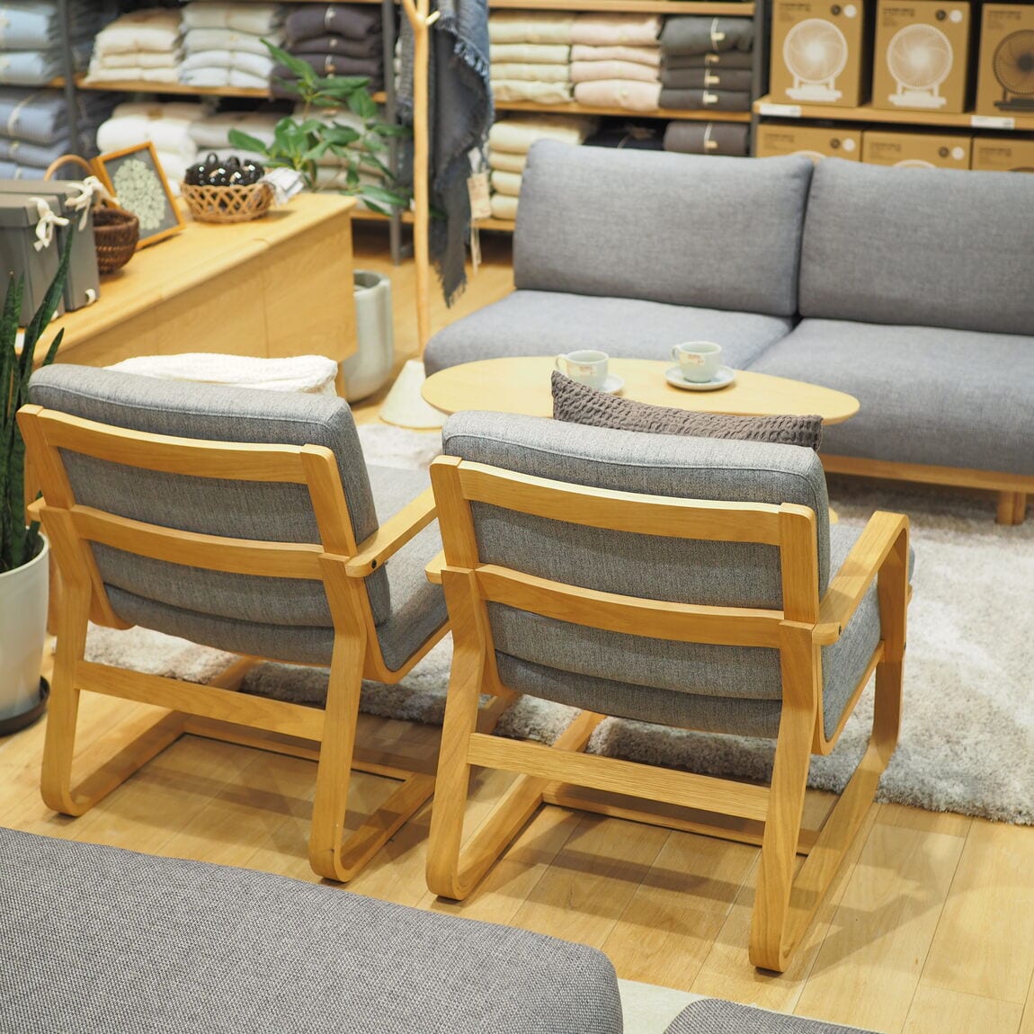 直江津】名前のとおりリビングでもダイニングでもつかえる｜リビング